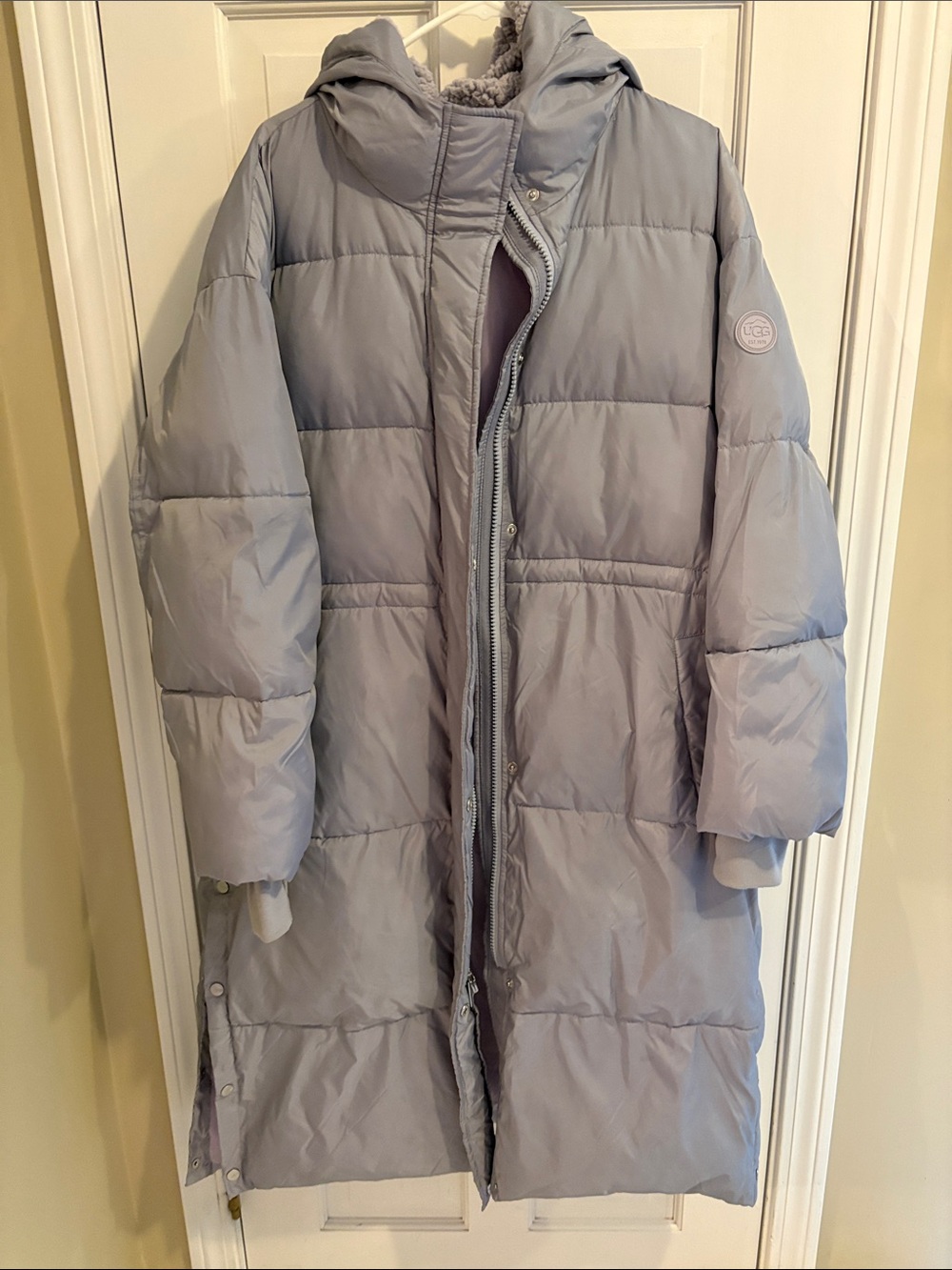 UGG Women's Light lilac Long Hooded Puffer Coat size large excellent